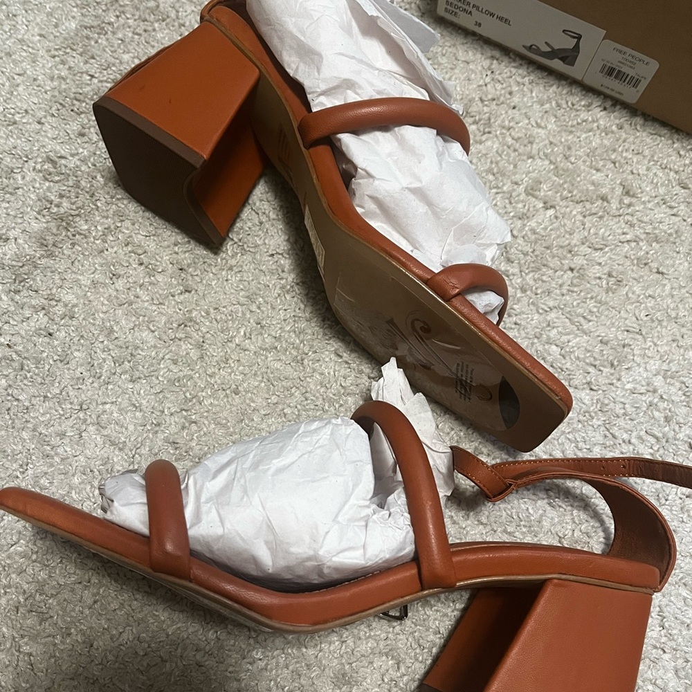 Free People Taupe Parker Pillow Heel Sandals - NIB, never worn brand new